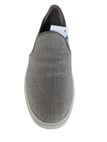 R slip on sneaker