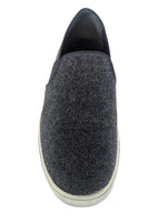 R slip on sneaker