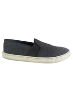 R slip on sneaker