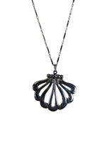 R SS Shell Pendant Chain Necklace